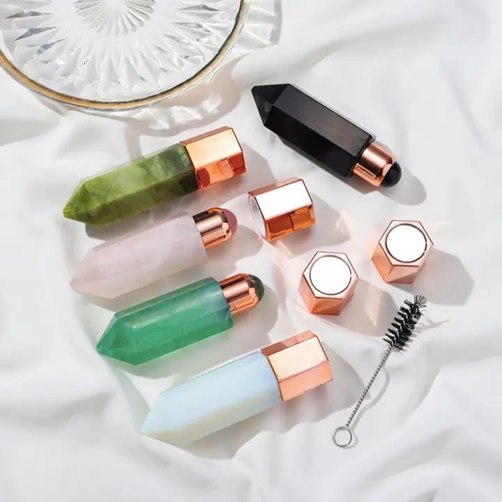 Grüne Jade Gesichtsmassage mit ätherischen Ölen aus Kristallstein