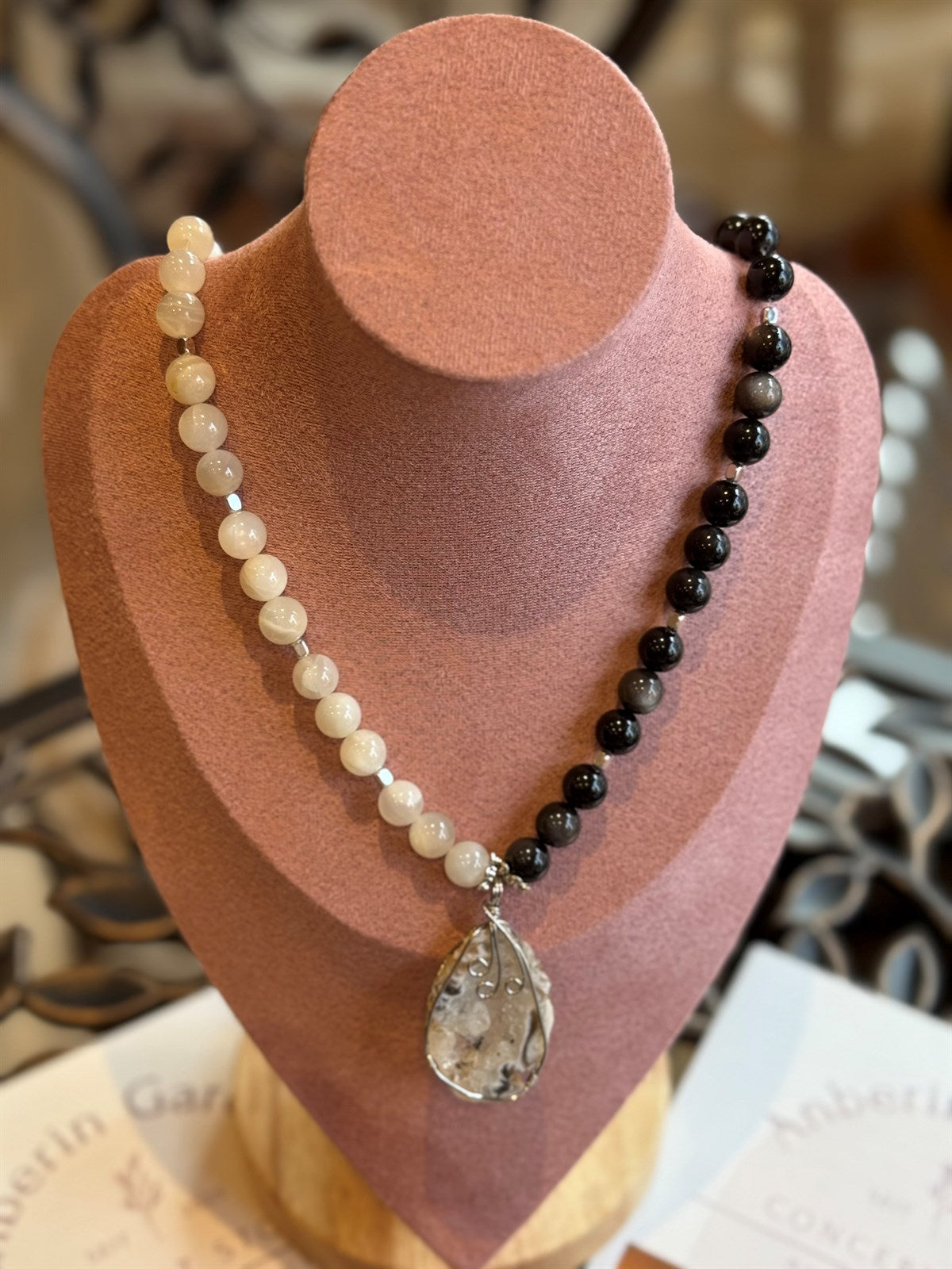 OBSIDIAN -CALCIT  MIT ACHAT ANHÄNGER HALSKETTE ca 73 cm  - UNICAT