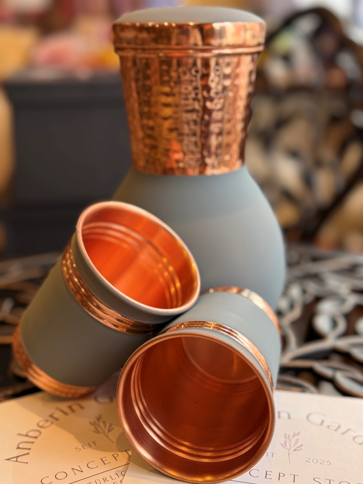 Reines Kupferset aus einer runden Karaffe, blaugrau, ± 950 ml, mit 2 Tassen