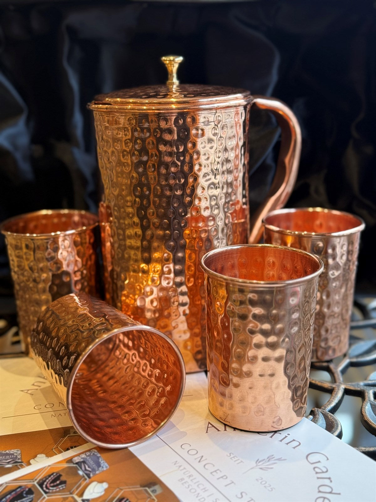 Krugset aus reinem Kupfer mit 4 gehämmerten Tassen ± 1,5 Liter