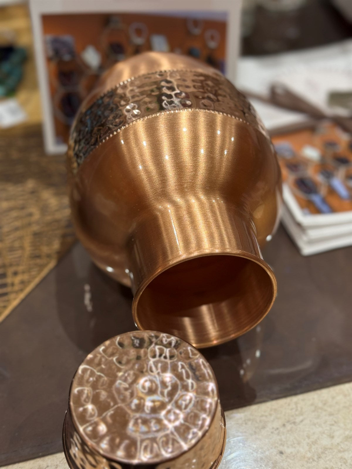 Konvexe Karaffe aus reinem Kupfer mit Deckel ± 950 ml