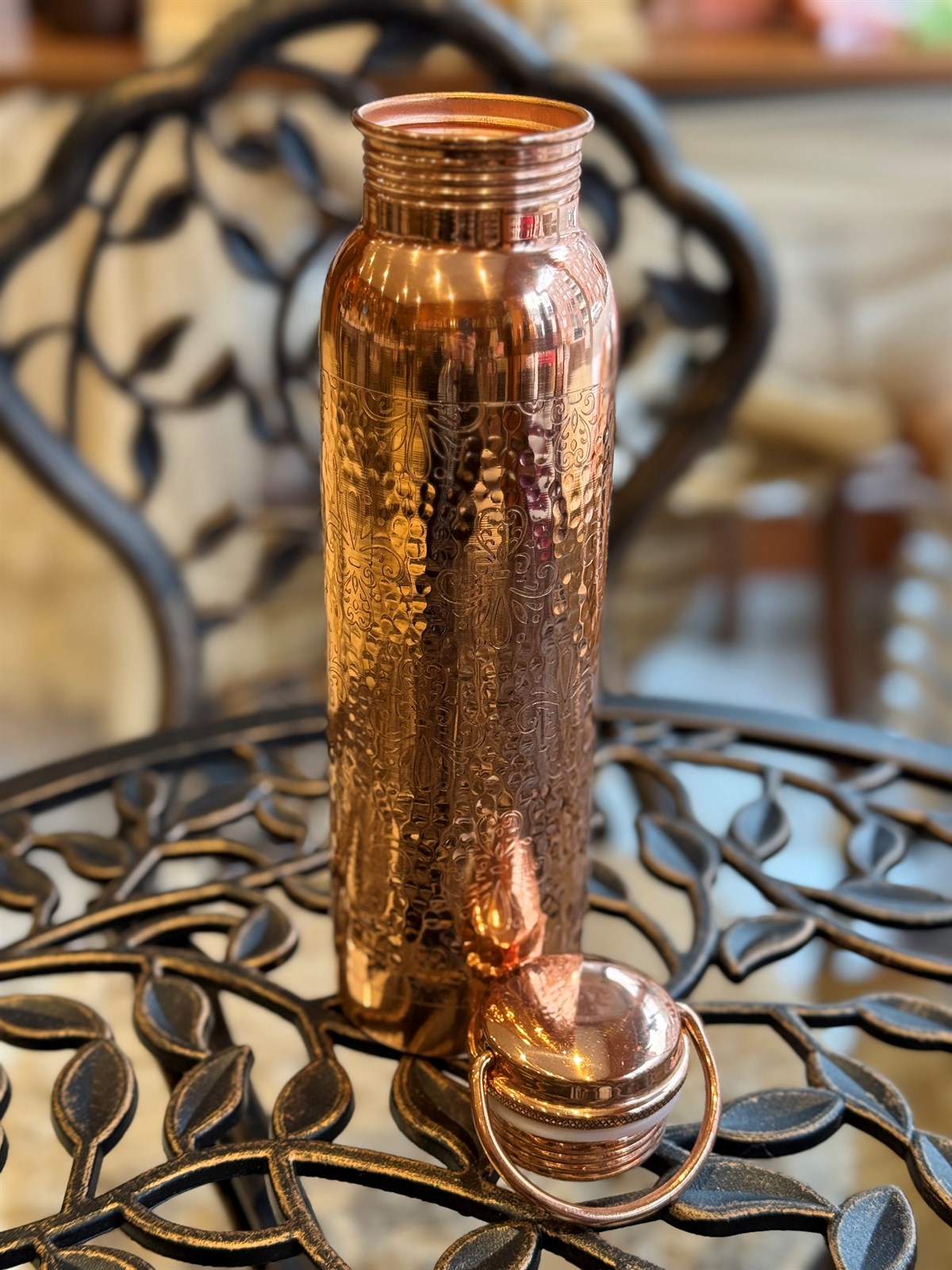 Wasserflasche aus reinem Kupfer mit Blumenmuster und Henkel, ± 950 ml