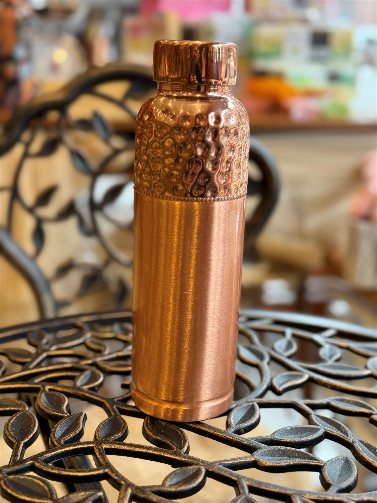 Wasserflasche aus reinem Kupfer, gehämmerter Rand oben, ± 950 ml