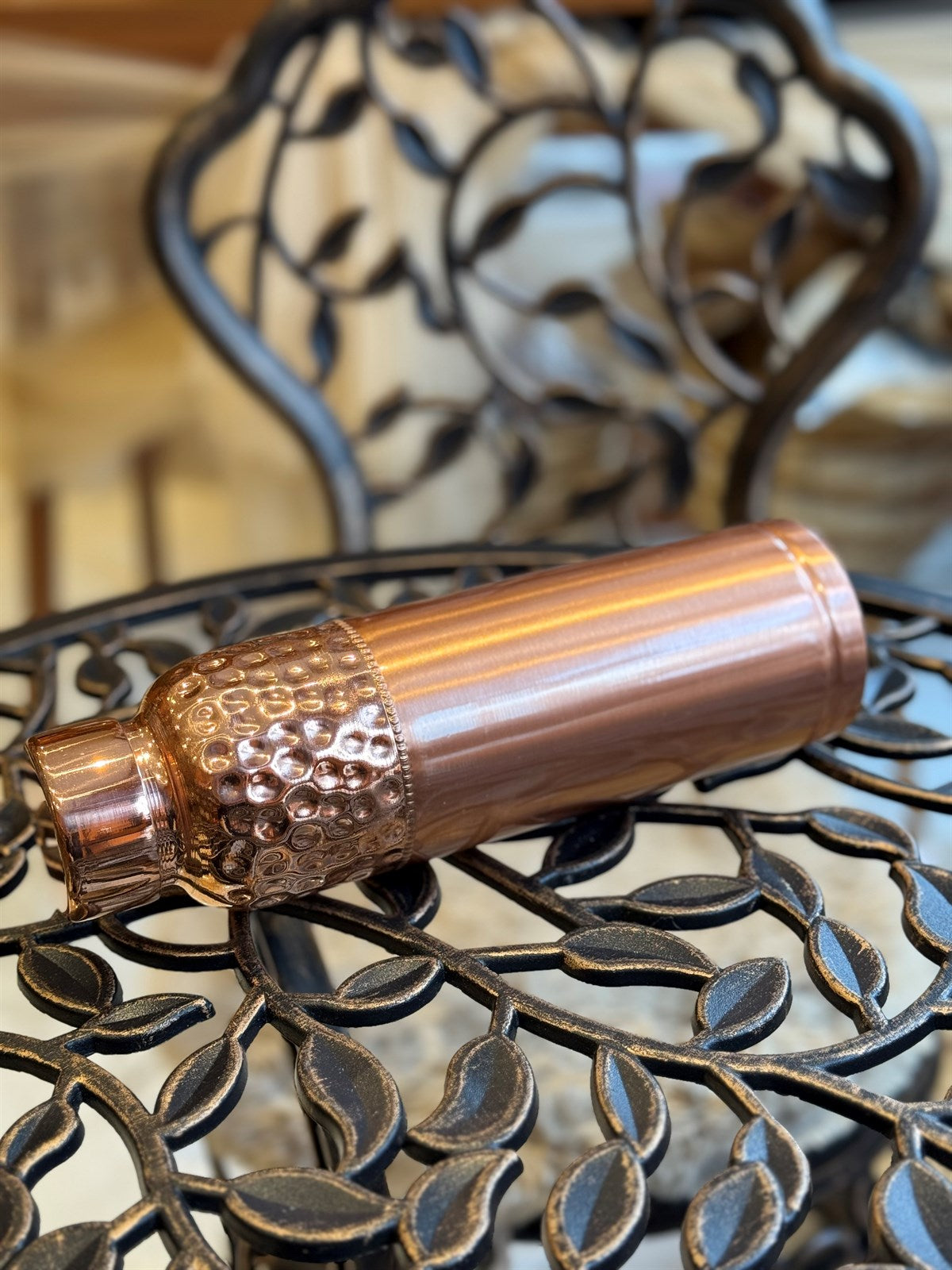 Wasserflasche aus reinem Kupfer, gehämmerter Rand oben, ± 950 ml