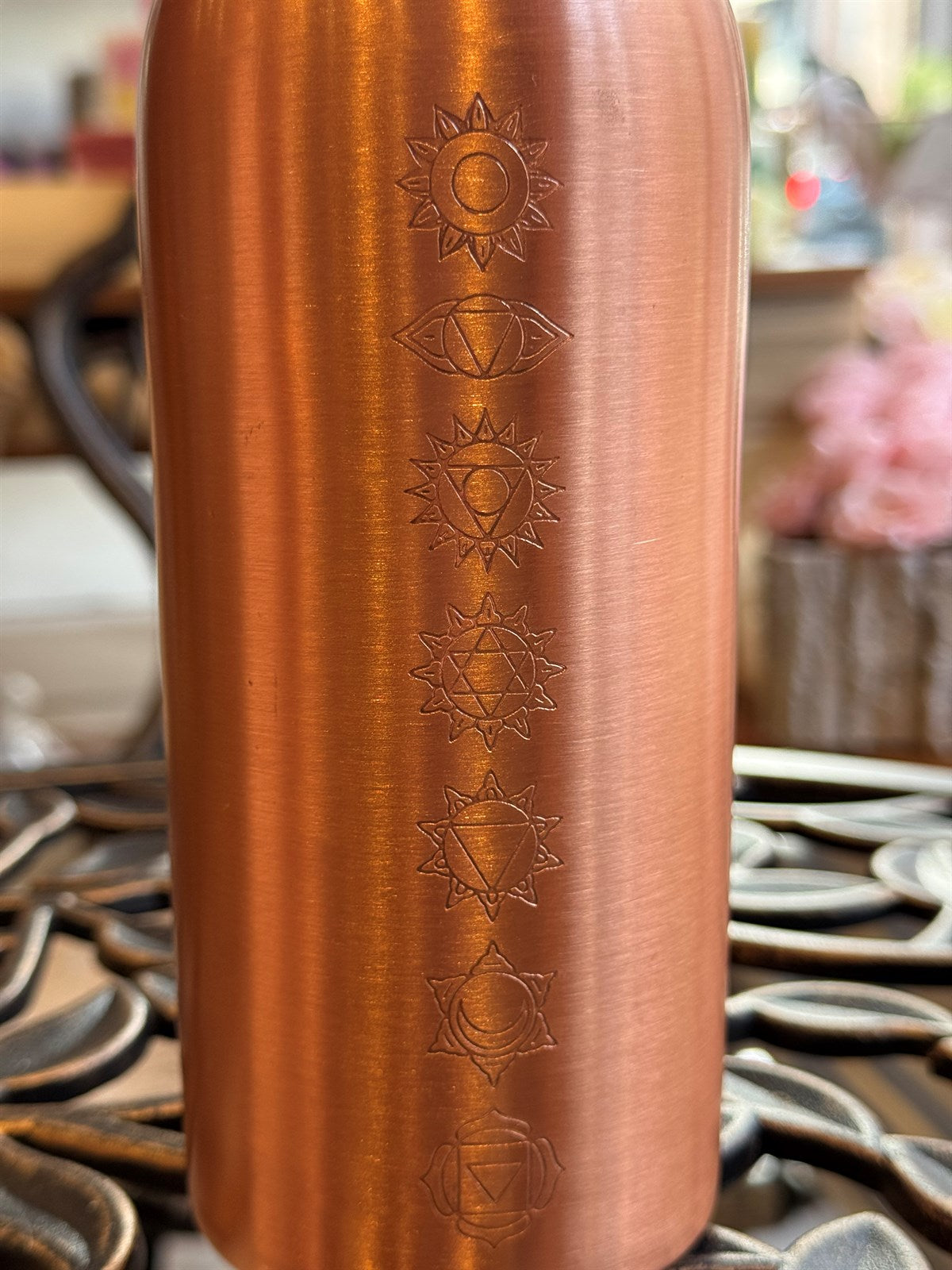 Wasserflasche aus reinem Kupfer, 7 Chakren, poliert, ca. 750 ml (Heavy Duty)