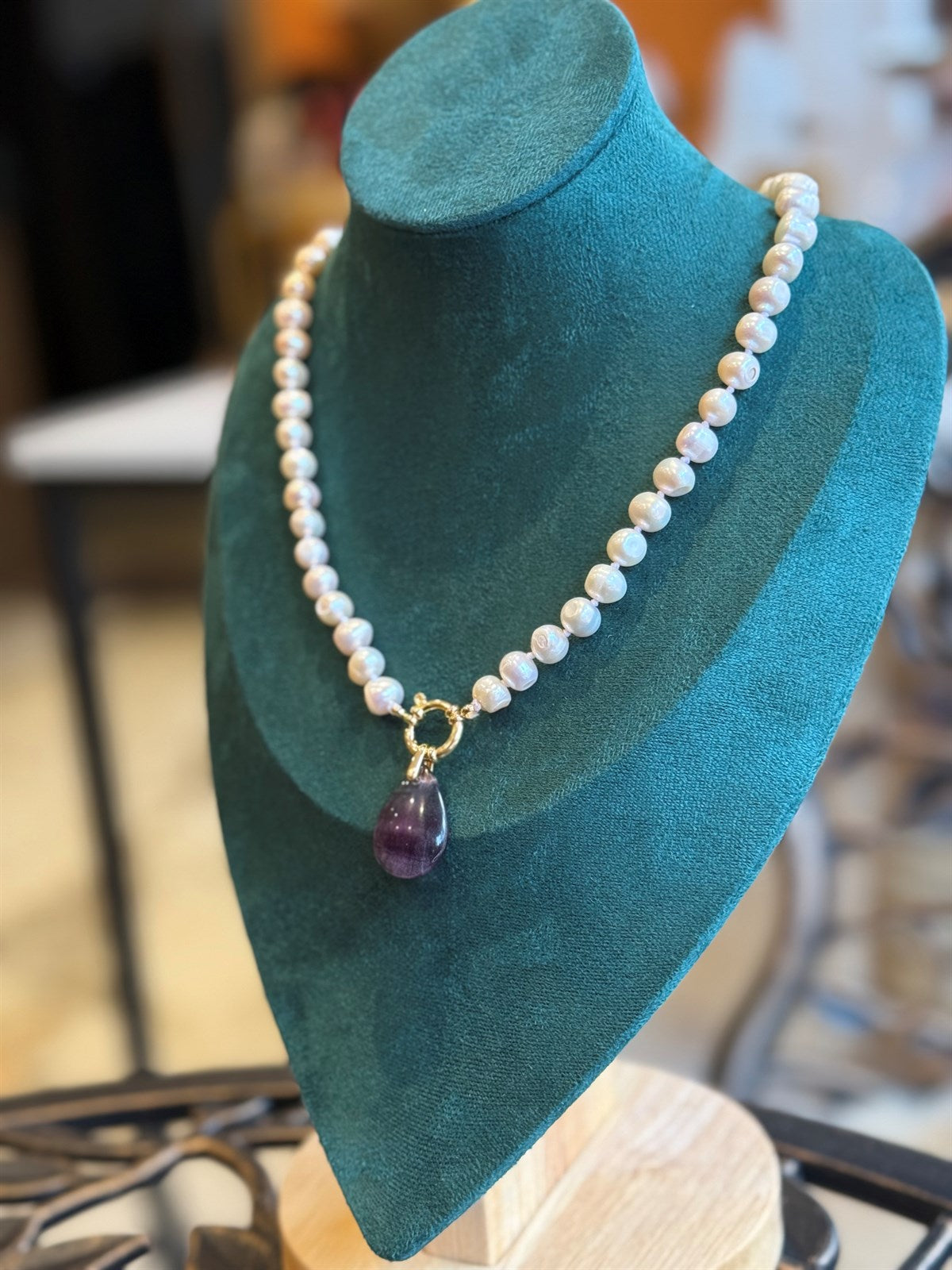 SÜSSWASSERPERLENKETTE 7-8 mm mit vergoldetem STAHLRING und AMETHYST- ANHÄNGER AAA