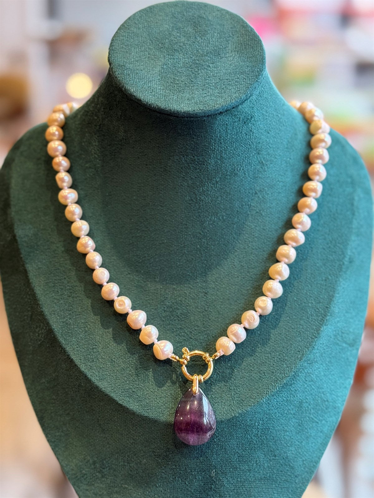 SÜSSWASSERPERLENKETTE 7-8 mm mit vergoldetem STAHLRING und AMETHYST- ANHÄNGER AAA