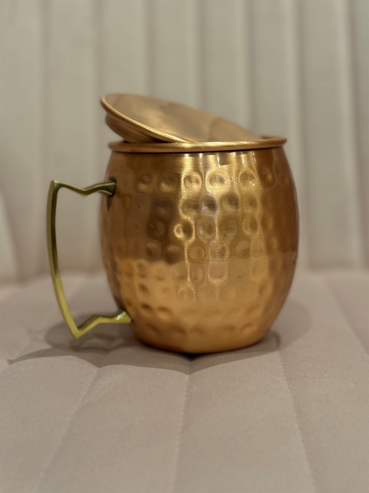Moscow Mule Becher aus reinem Kupfer, gehämmert, mit Deckel, ± 300 ml