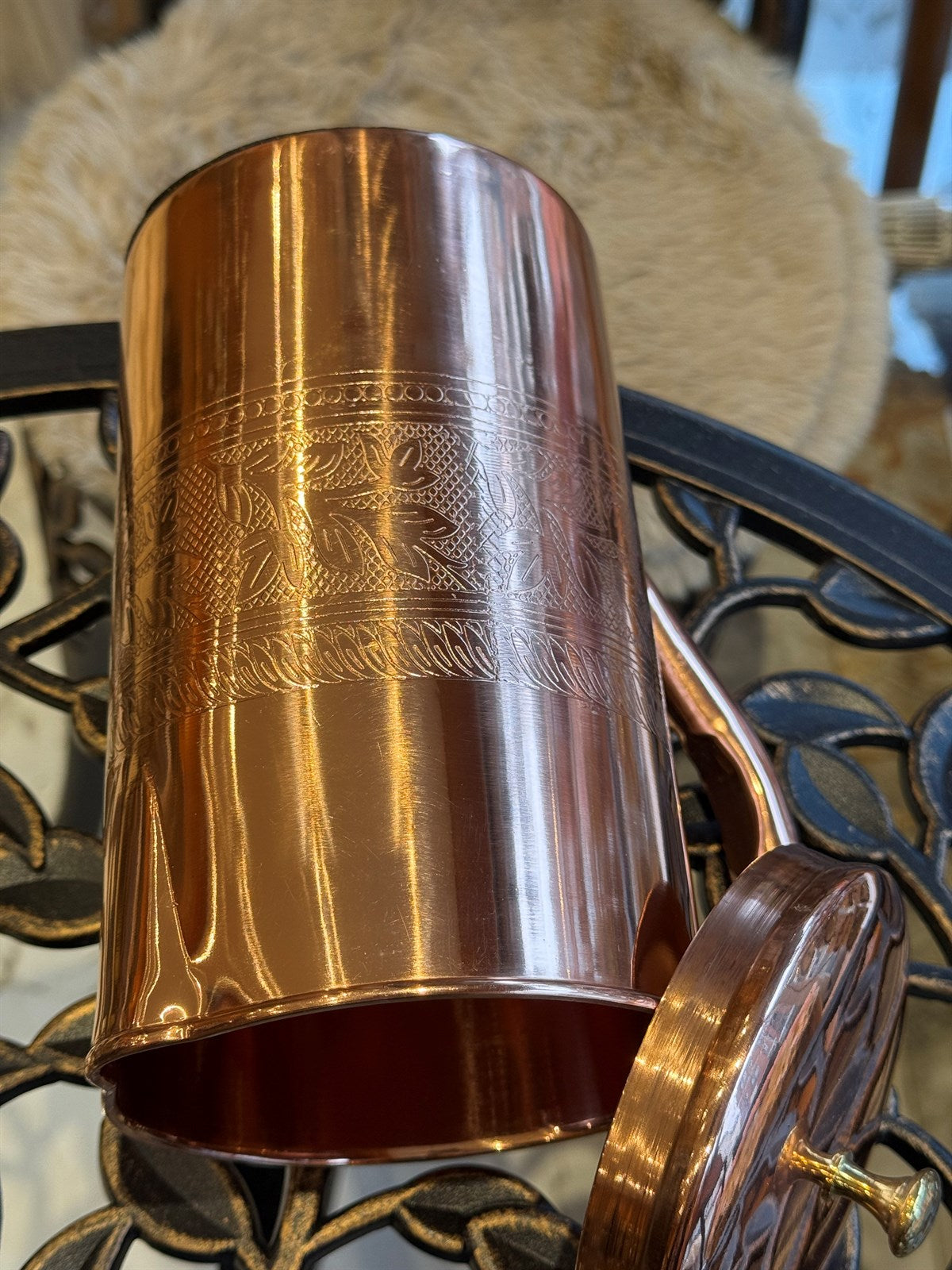 Krug aus reinem Kupfer mit eingraviertem Blumenmuster, ± 1,5 Liter