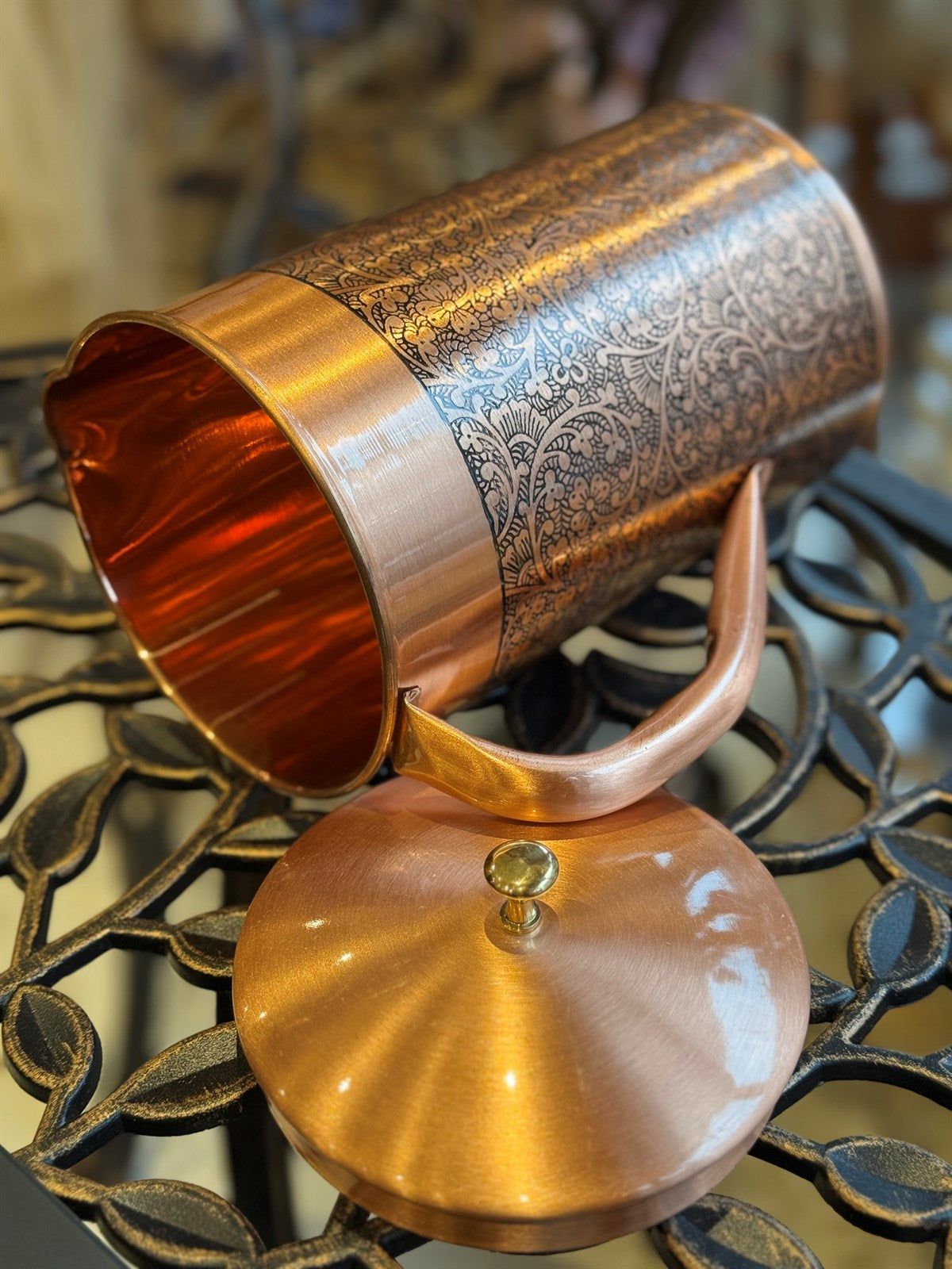 Krug aus reinem Kupfer mit Blumenmuster und Deckel, ± 2 Liter