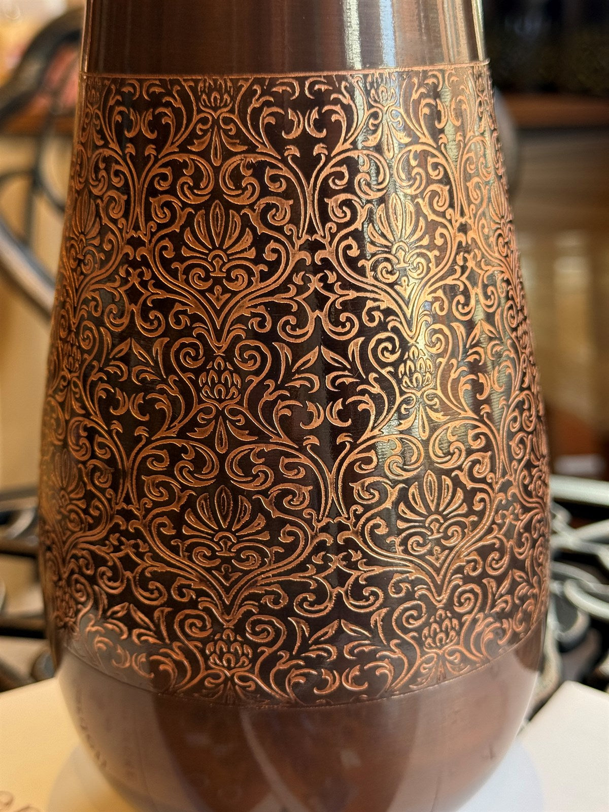 Reine Kupferkaraffe, antik geätzt, mit Kappe – hoch und schmal, ± 950 ml