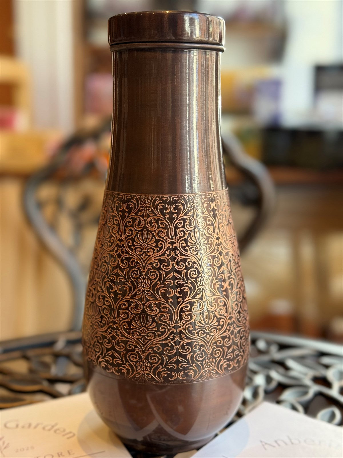 Reine Kupferkaraffe, antik geätzt, mit Kappe – hoch und schmal, ± 950 ml