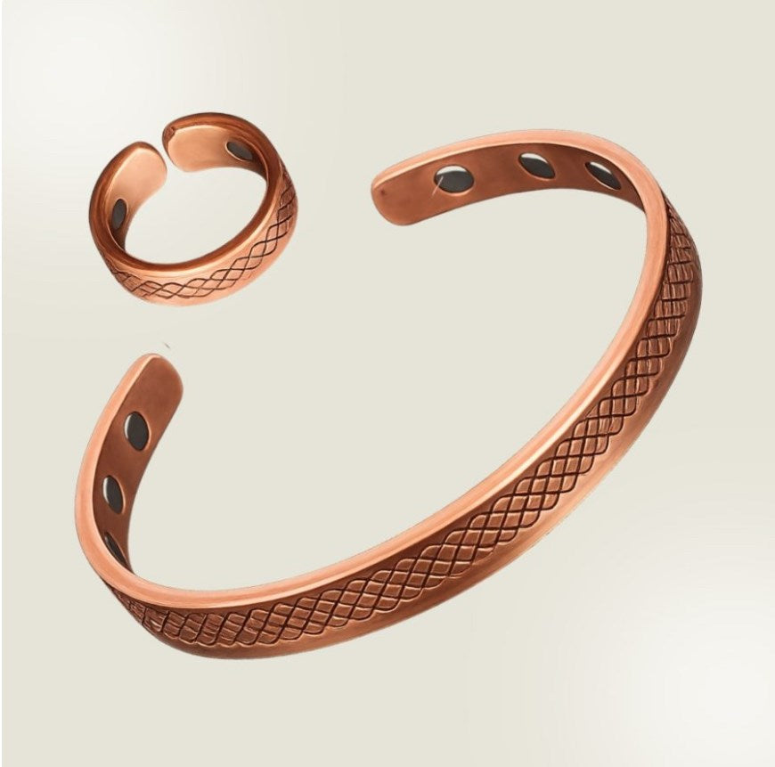 Set bestehend aus einem Clip-Armband aus Kupfer (6 Magnete) und einem verstellbaren Ring (2 Magnete)